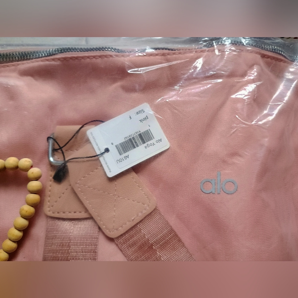 Alo Yoga Travel Gym Duffle Bag In Pink - Picture 3 of 7